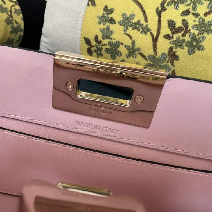 Picture of Valentino Handbags _SKUfw159616757fw